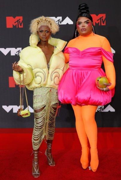 MTV Müzik Ödülleri'nde kırmızı halı şıklığı