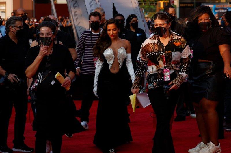 MTV Müzik Ödülleri'nde kırmızı halı şıklığı