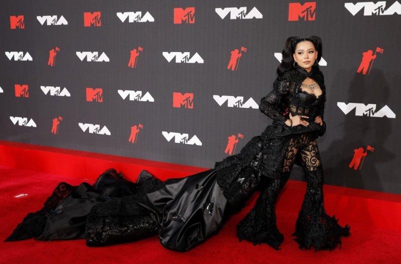 MTV Müzik Ödülleri'nde kırmızı halı şıklığı