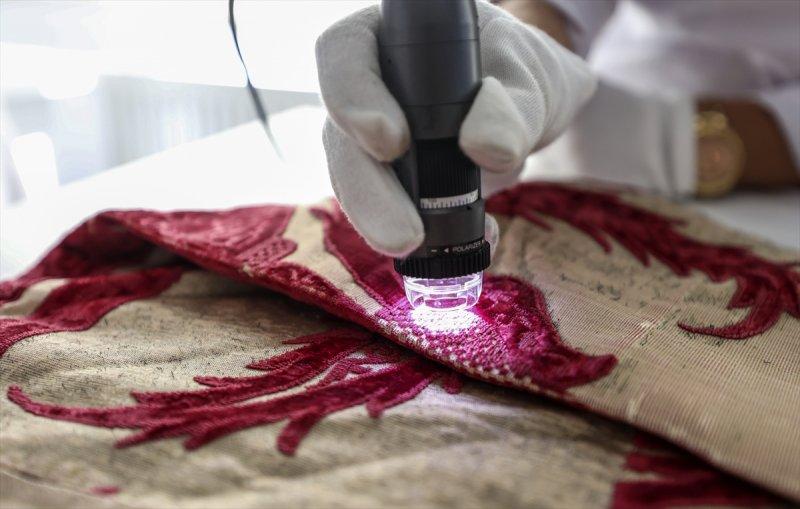 Kanuni Sultan Süleyman'ın tören kaftanına restorasyon