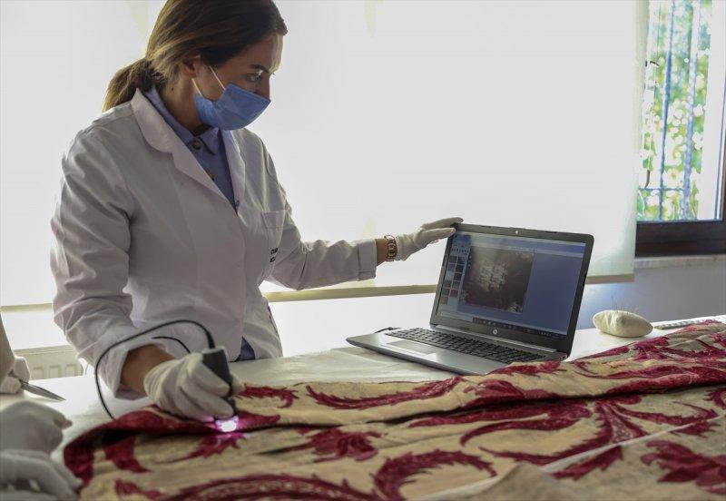 Kanuni Sultan Süleyman'ın tören kaftanına restorasyon