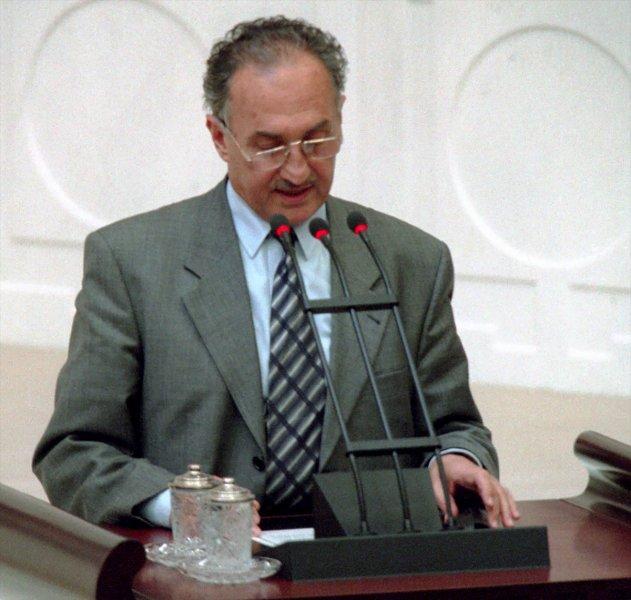 Oğuzhan Asiltürk'ün siyasi hayatı