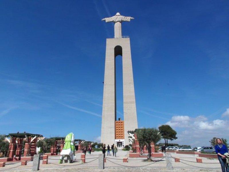 Portekiz'in savaştan kurtuluş heykeli: Cristo Rei