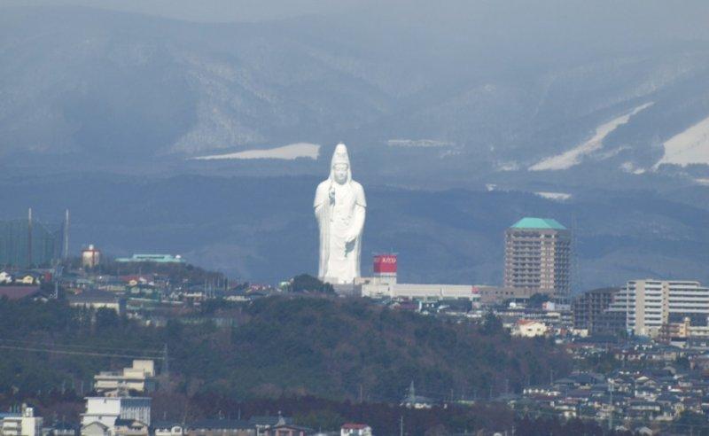 100 metrelik Japon işi heykel: Sendai Daikannon