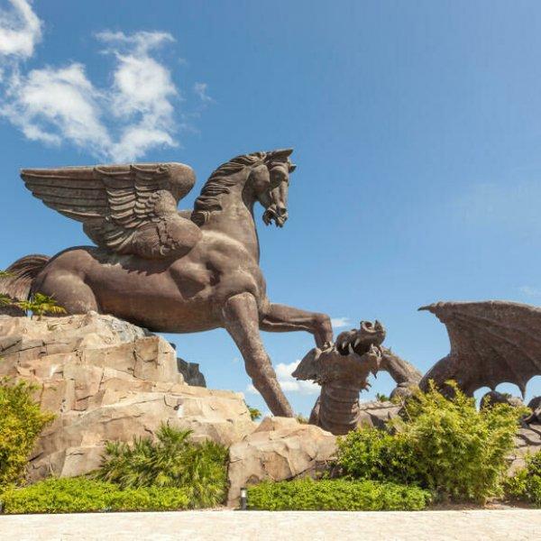 30 metrelik at heykeli: Pegasus ve Dragon