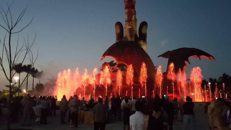 30 metrelik at heykeli: Pegasus ve Dragon