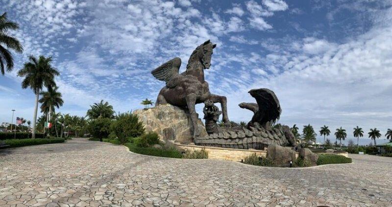 30 metrelik at heykeli: Pegasus ve Dragon