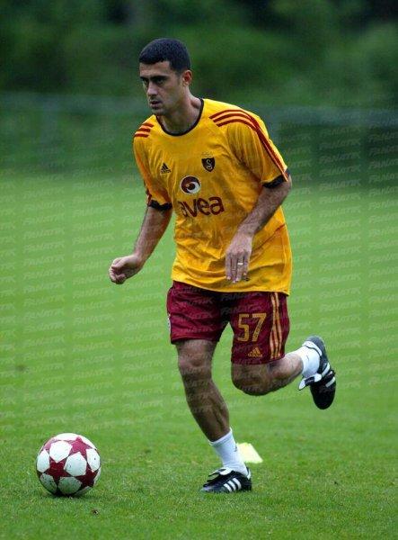 4 büyüklerde forma giymeden giden futbolcular