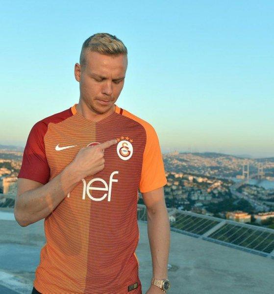 4 büyüklerde forma giymeden giden futbolcular