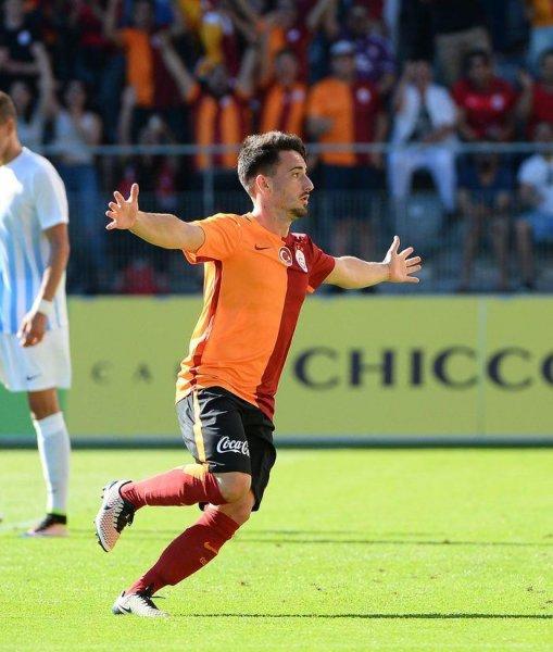 4 büyüklerde forma giymeden giden futbolcular