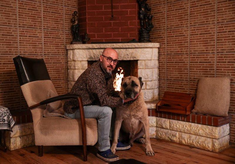 Sokaktan kurtardığı onlarca hayvan için İstanbul'dan köye taşındı