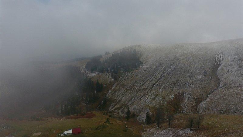 Düzce'de 1830 rakımlı Kardüz Yaylası'na kar yağdı