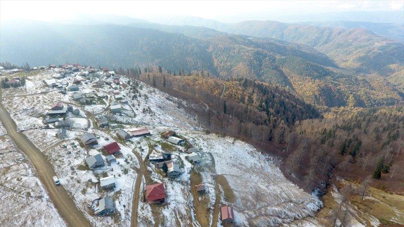 Düzce'de 1830 rakımlı Kardüz Yaylası'na kar yağdı