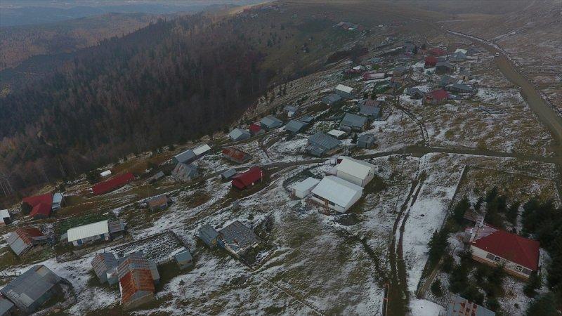 Düzce'de 1830 rakımlı Kardüz Yaylası'na kar yağdı