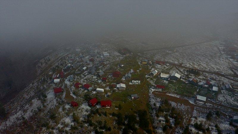 Düzce'de 1830 rakımlı Kardüz Yaylası'na kar yağdı