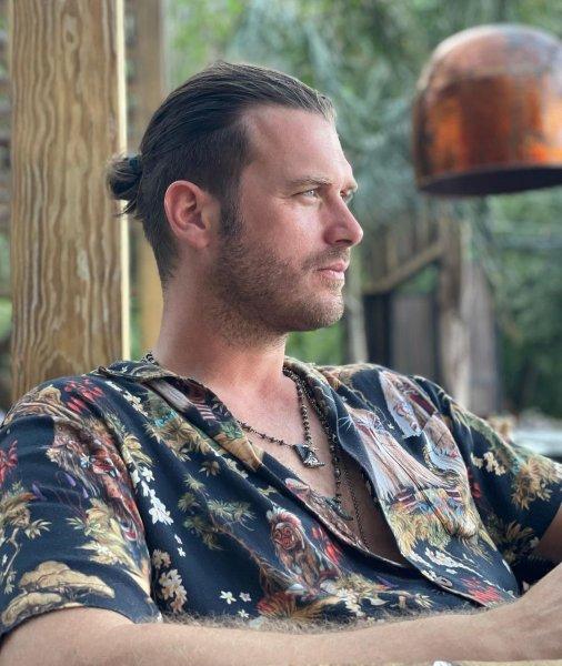 Kız kardeşiyle hayran bırakan Kıvanç Tatlıtuğ'un sosyal medya paylaşımları