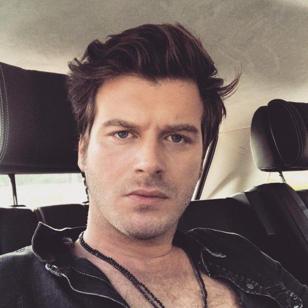 Kız kardeşiyle hayran bırakan Kıvanç Tatlıtuğ'un sosyal medya paylaşımları