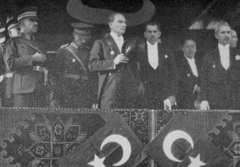 Fotoğraflarla Atatürk 