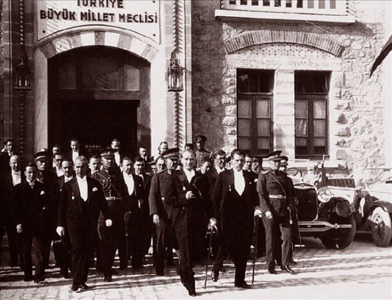 Fotoğraflarla Atatürk 