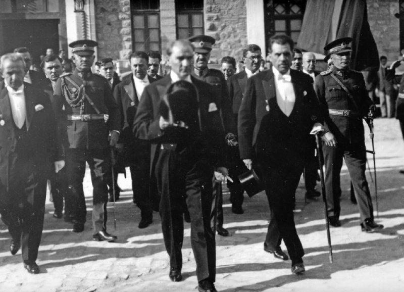 Fotoğraflarla Atatürk 