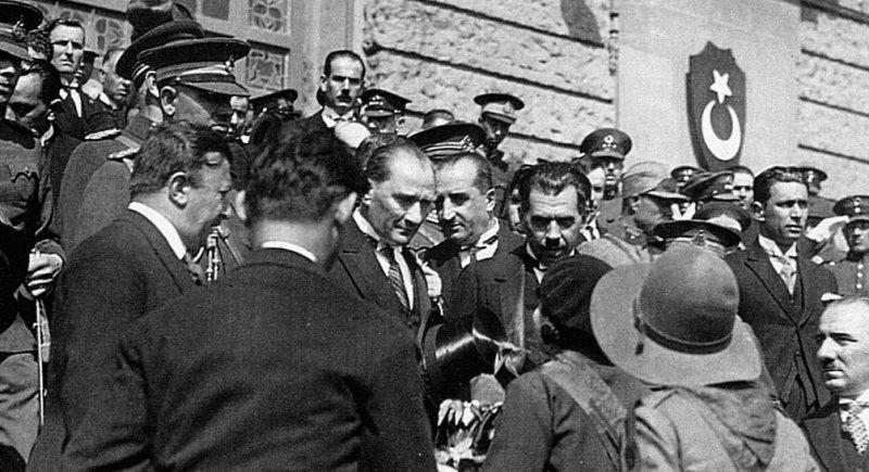 Fotoğraflarla Atatürk 