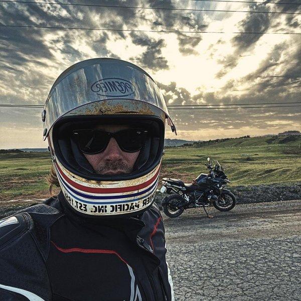 Kız kardeşiyle hayran bırakan Kıvanç Tatlıtuğ'un sosyal medya paylaşımları