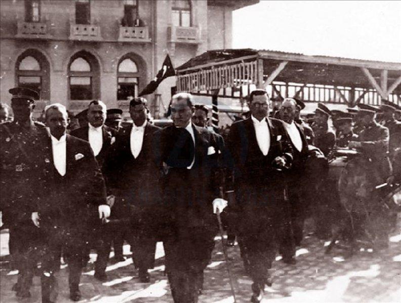 Fotoğraflarla Atatürk 
