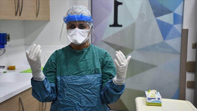 Sağlık çalışanlarının pandemi mesaisi devam ediyor