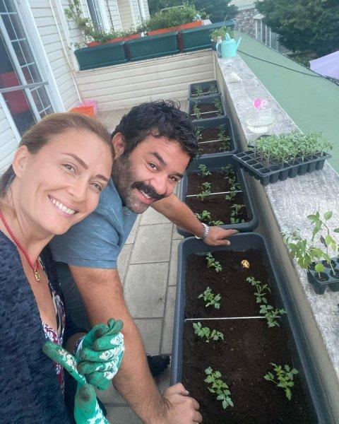 Ceyda Düvenci ile evli olan Bülent Şakrak'ın sosyal medya paylaşımları