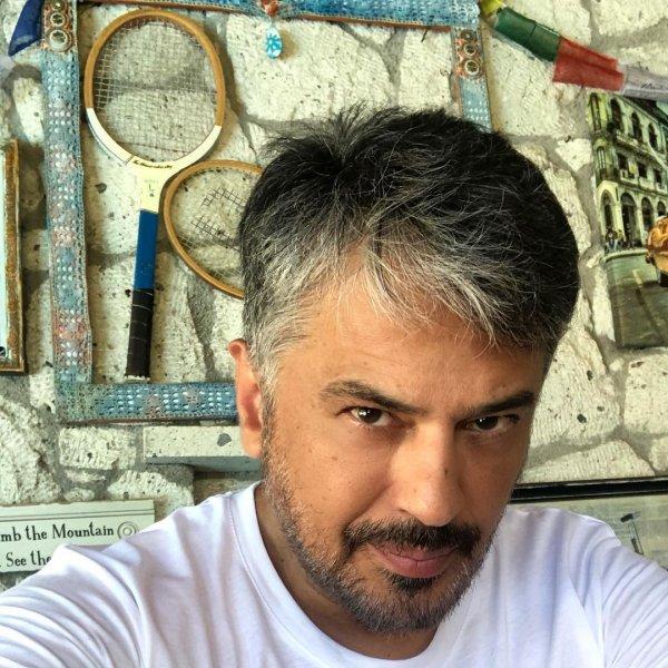 Kırmızı Oda'nın kadrosuna dahil olan Emre Altuğ'un sosyal medya paylaşımları