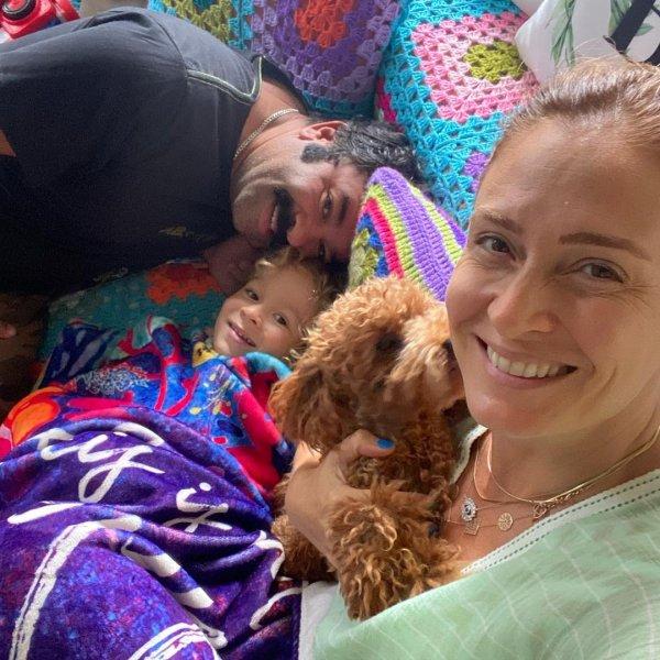 Ceyda Düvenci ile evli olan Bülent Şakrak'ın sosyal medya paylaşımları