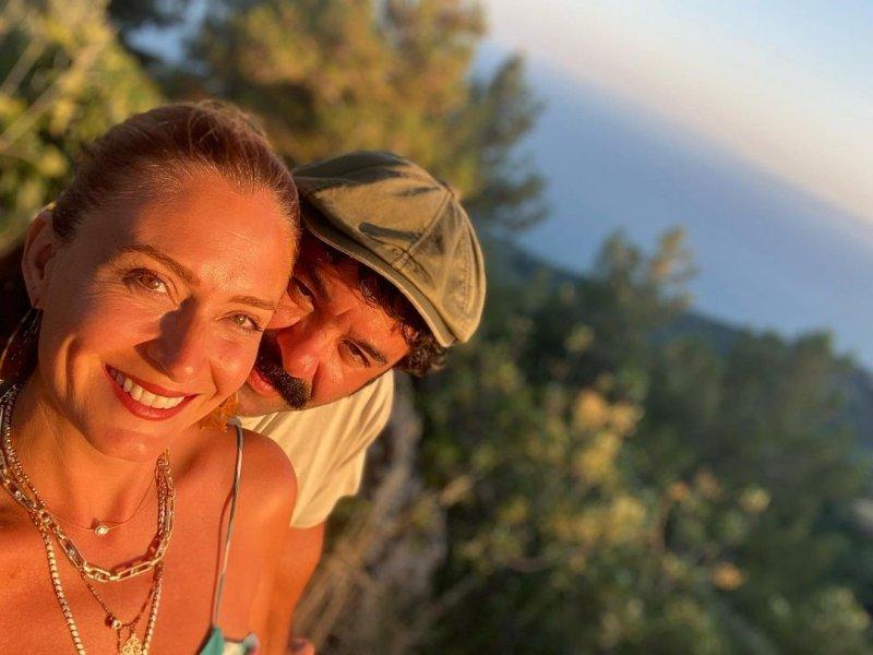 Ceyda Düvenci ile evli olan Bülent Şakrak'ın sosyal medya paylaşımları