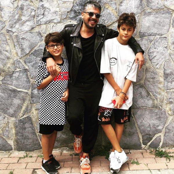 Kırmızı Oda'nın kadrosuna dahil olan Emre Altuğ'un sosyal medya paylaşımları