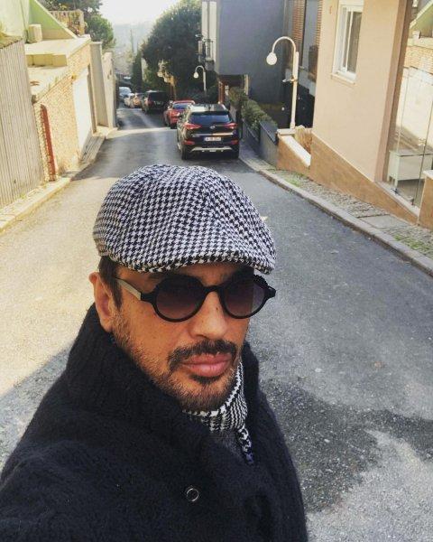 Kırmızı Oda'nın kadrosuna dahil olan Emre Altuğ'un sosyal medya paylaşımları