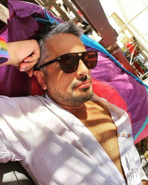 Kırmızı Oda'nın kadrosuna dahil olan Emre Altuğ'un sosyal medya paylaşımları