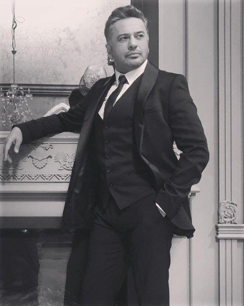 Kırmızı Oda'nın kadrosuna dahil olan Emre Altuğ'un sosyal medya paylaşımları