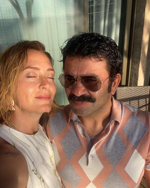 Ceyda Düvenci ile evli olan Bülent Şakrak'ın sosyal medya paylaşımları