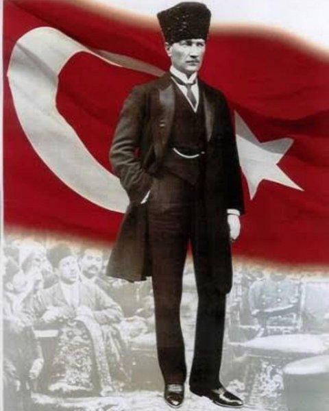 Ünlü isimlerin '29 Ekim Cumhuriyet Bayramı' paylaşımları