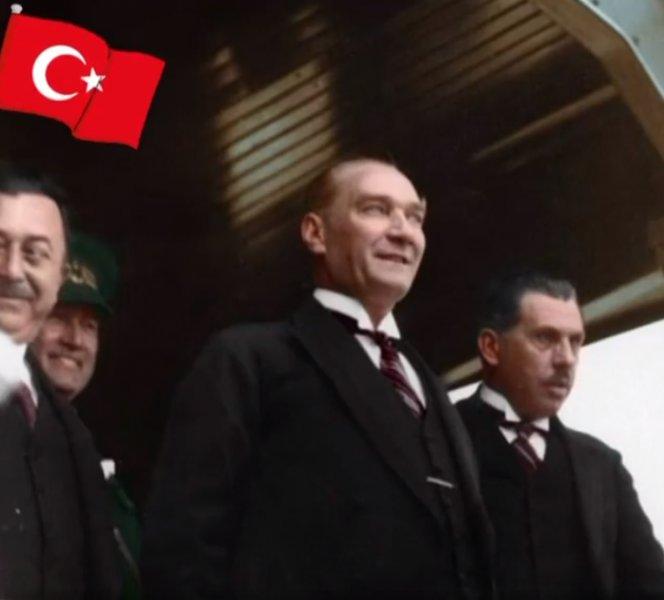 Ünlü isimlerin '29 Ekim Cumhuriyet Bayramı' paylaşımları