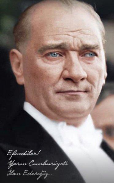 Ünlü isimlerin '29 Ekim Cumhuriyet Bayramı' paylaşımları