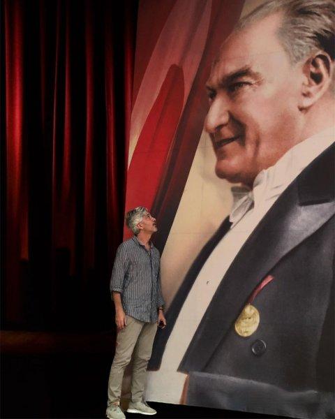 Ünlü isimlerin '29 Ekim Cumhuriyet Bayramı' paylaşımları