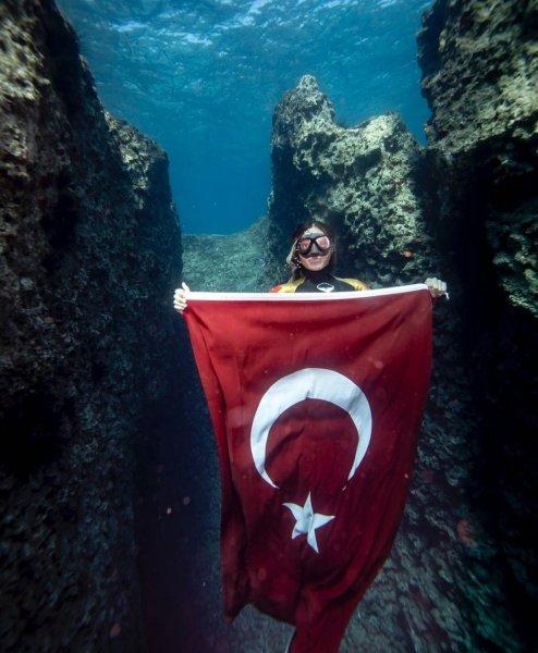 Ünlü isimlerin '29 Ekim Cumhuriyet Bayramı' paylaşımları