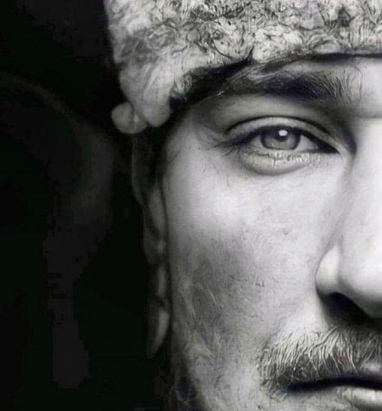 Ünlü isimlerin '29 Ekim Cumhuriyet Bayramı' paylaşımları