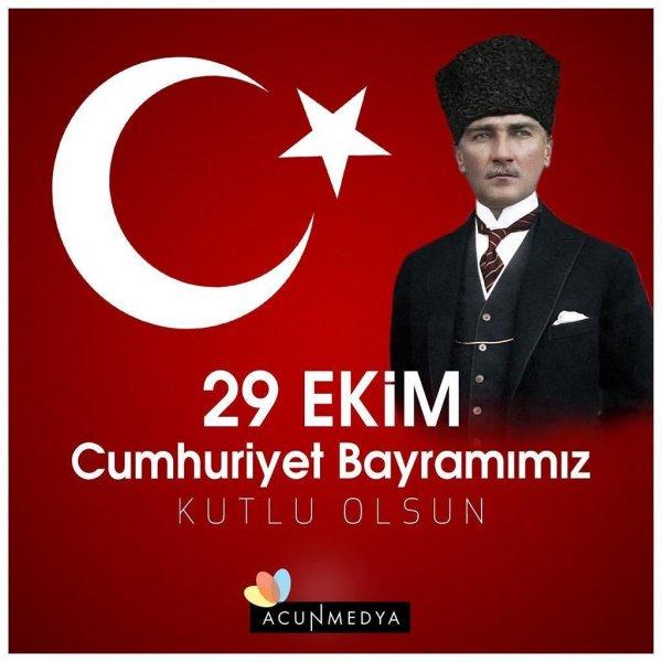 Ünlü isimlerin '29 Ekim Cumhuriyet Bayramı' paylaşımları