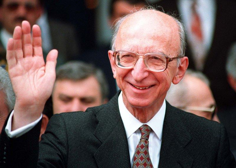 Vefatının 14. yılında fotoğraflarla Erdal İnönü 