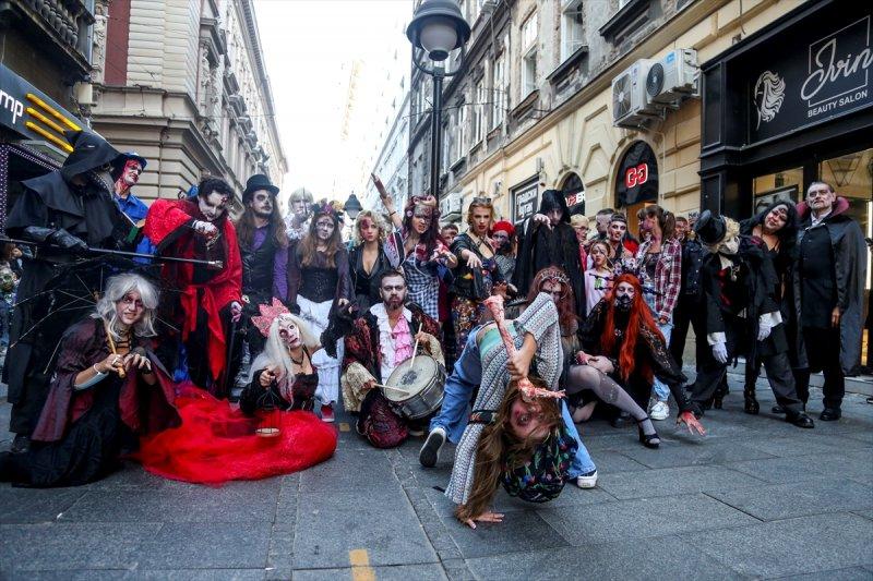 Belgrad'da Zombi Yürüyüşü