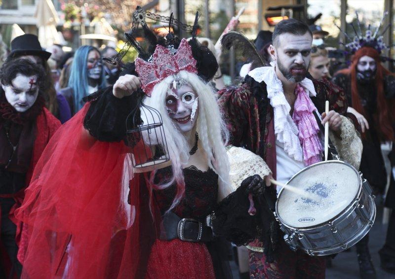 Belgrad'da Zombi Yürüyüşü