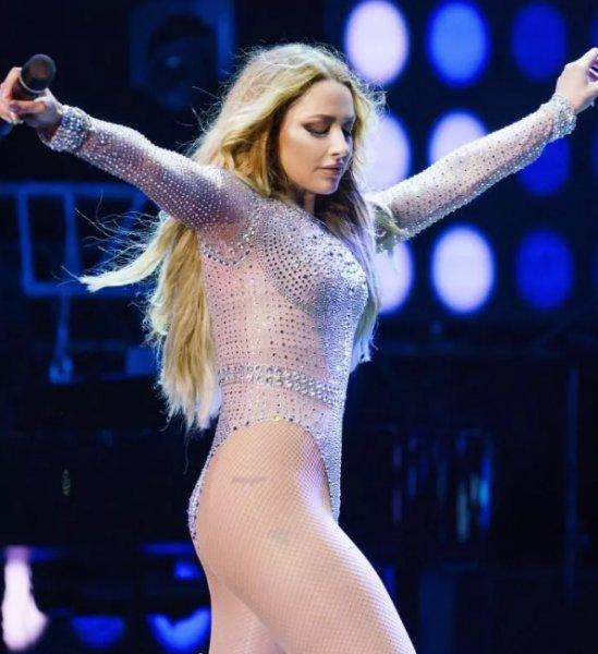 Hadise'nin geçmişten bugüne sahne kostümleri