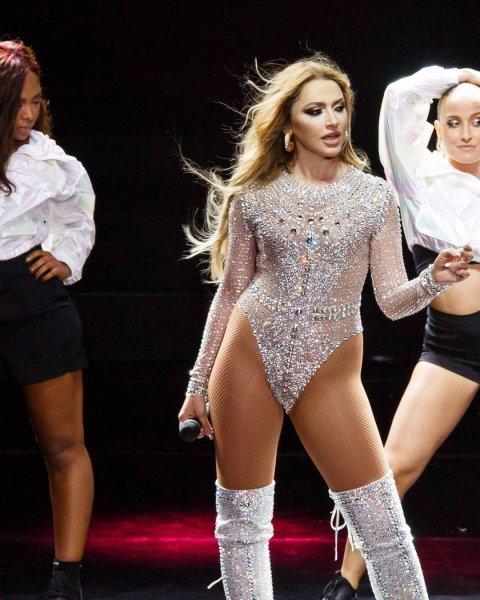 Hadise'nin geçmişten bugüne sahne kostümleri