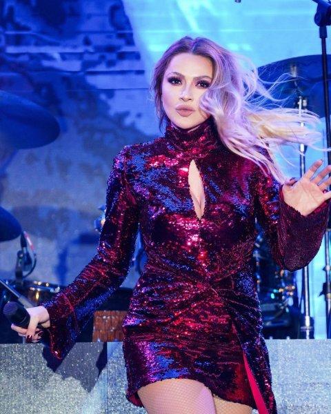 Hadise'nin geçmişten bugüne sahne kostümleri
